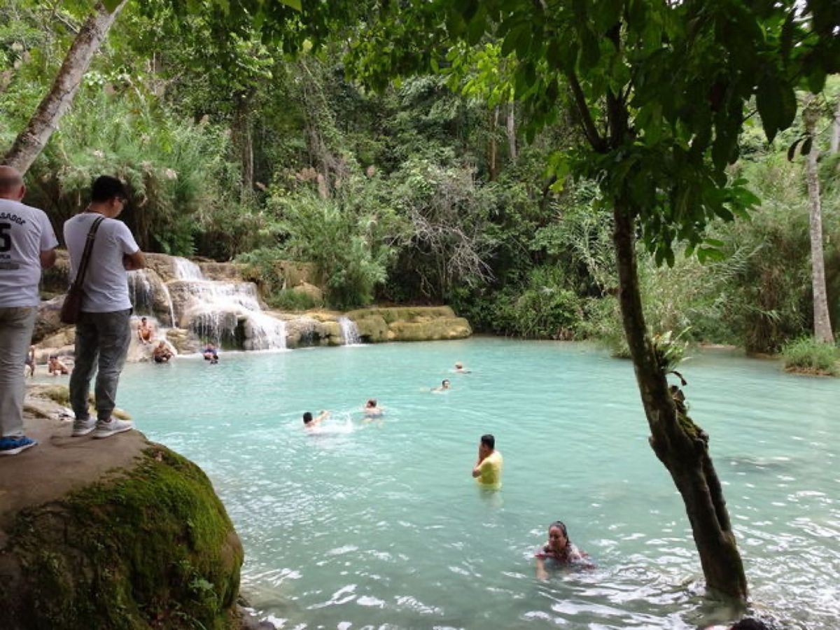 1枚目はパークウー洞窟のタム・ティン・ルム、2枚目はパークウー洞窟のタム・...