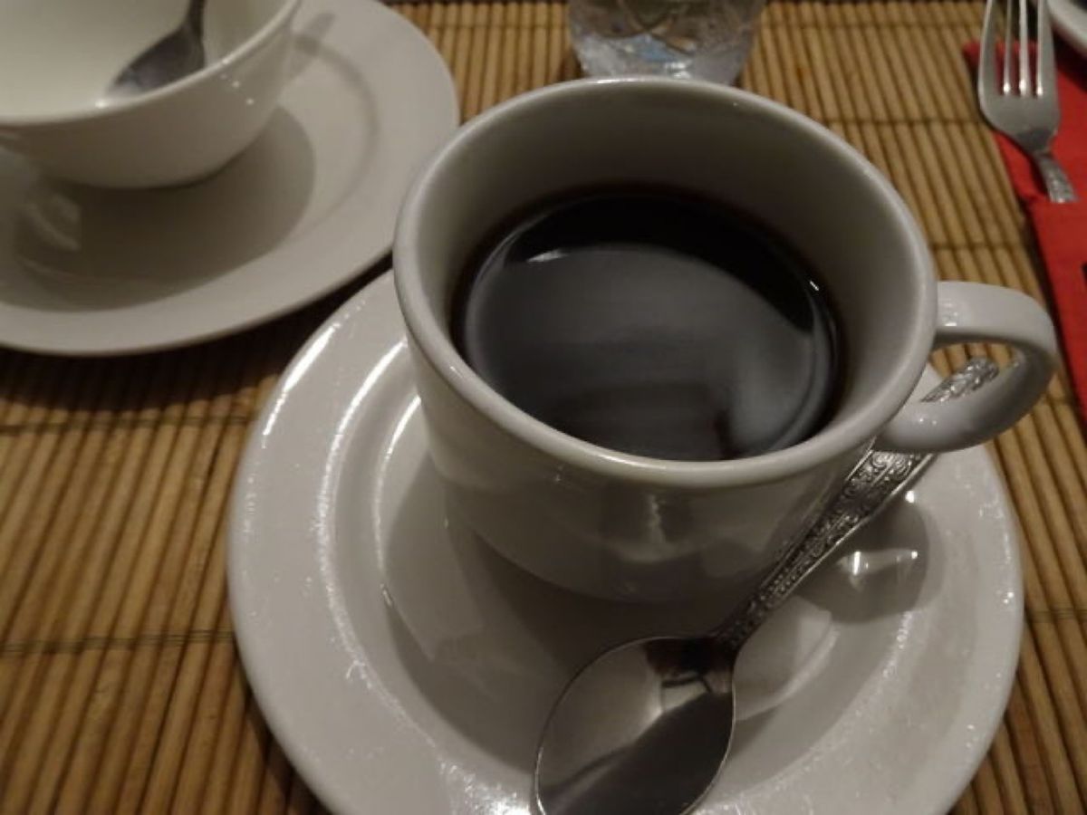 1枚目は代表的なラオス料理であるラープで、肉や魚にレモンやライム汁、香草等...