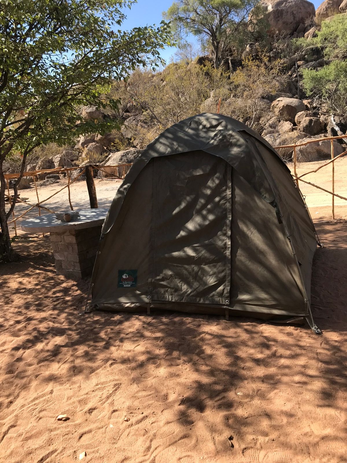 1客限定のキャンプ地なので広々し過ぎて寂しく広々。トイレとシャワーは野手溢...