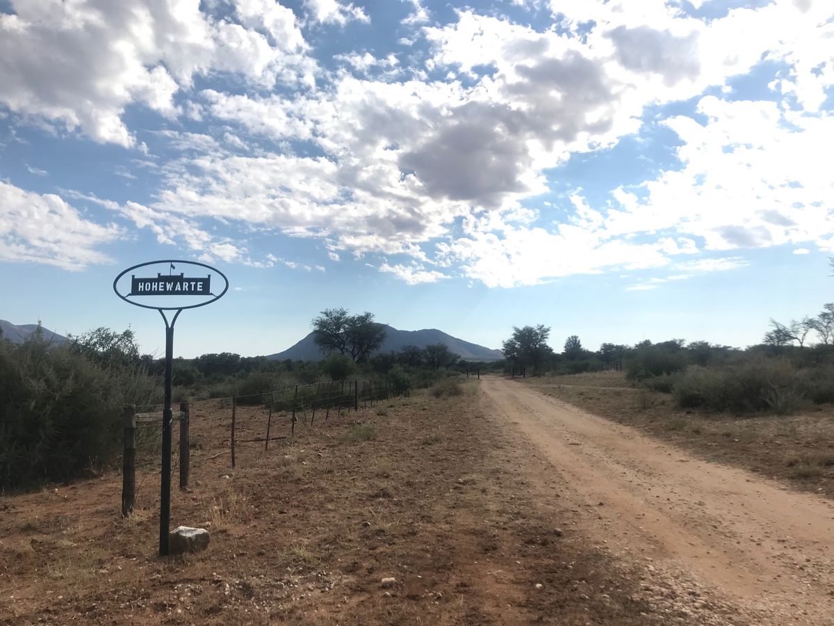 エトーシャから一路ウィントフックへ。初めて通るB1という舗装された立派な道...