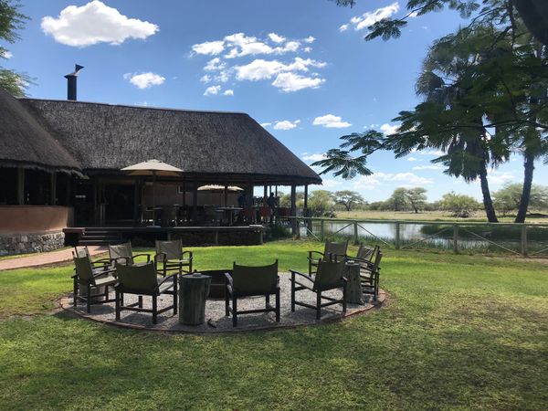 ナミビア・ウィントフック「ナミビア ドライブ旅」の写真：エトーシャ国立公園を出てすぐゲートがあり...