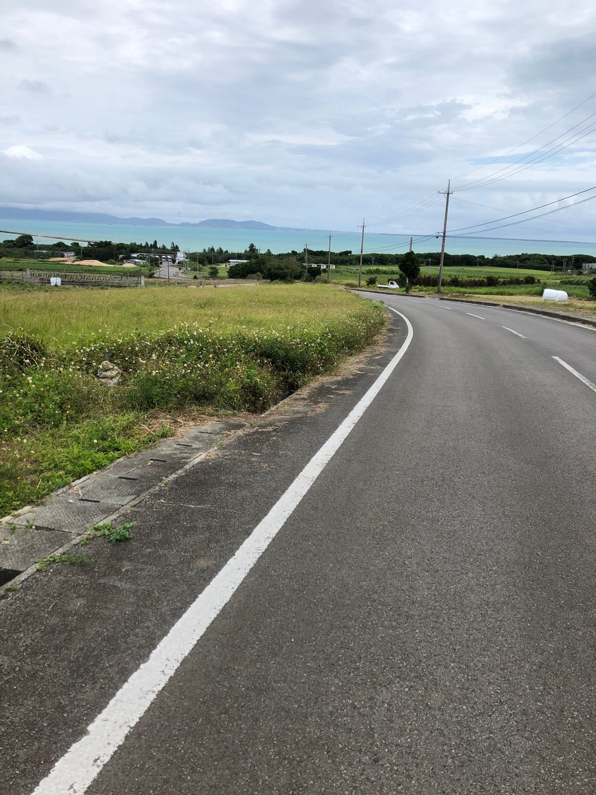 着いた日にホテルから歩いてすぐの所へ🍻
今日オープンらしく混雑。たまたま入...
