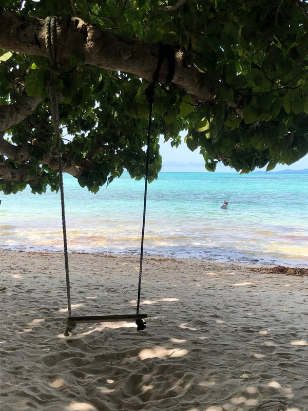 日本・竹富島「石垣島〜小浜島と竹富島はレンタサイクルで。」の写真：竹富島。
海がとてもキレイでした✨
コン...