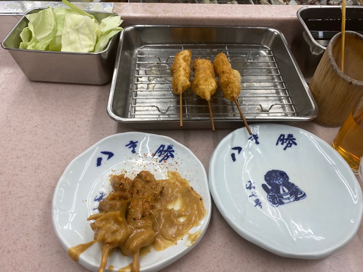 【１２月７日(土) 大阪・新世界】
地下鉄の階段を上がり、ジャンジャン横丁...