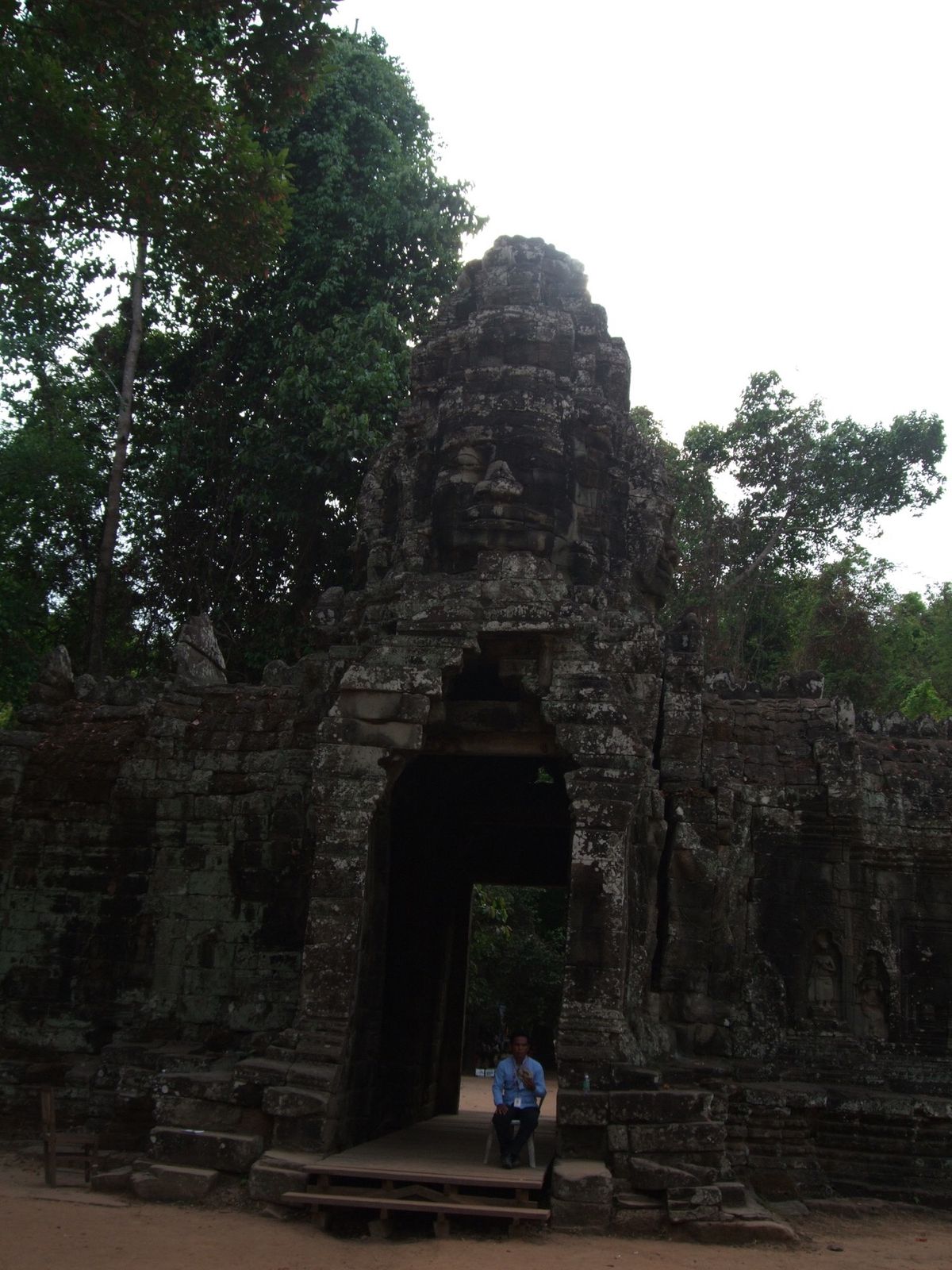 アンコール・トム遺跡　バイヨン
もうみなさんも行かれてると思うのですが、自...