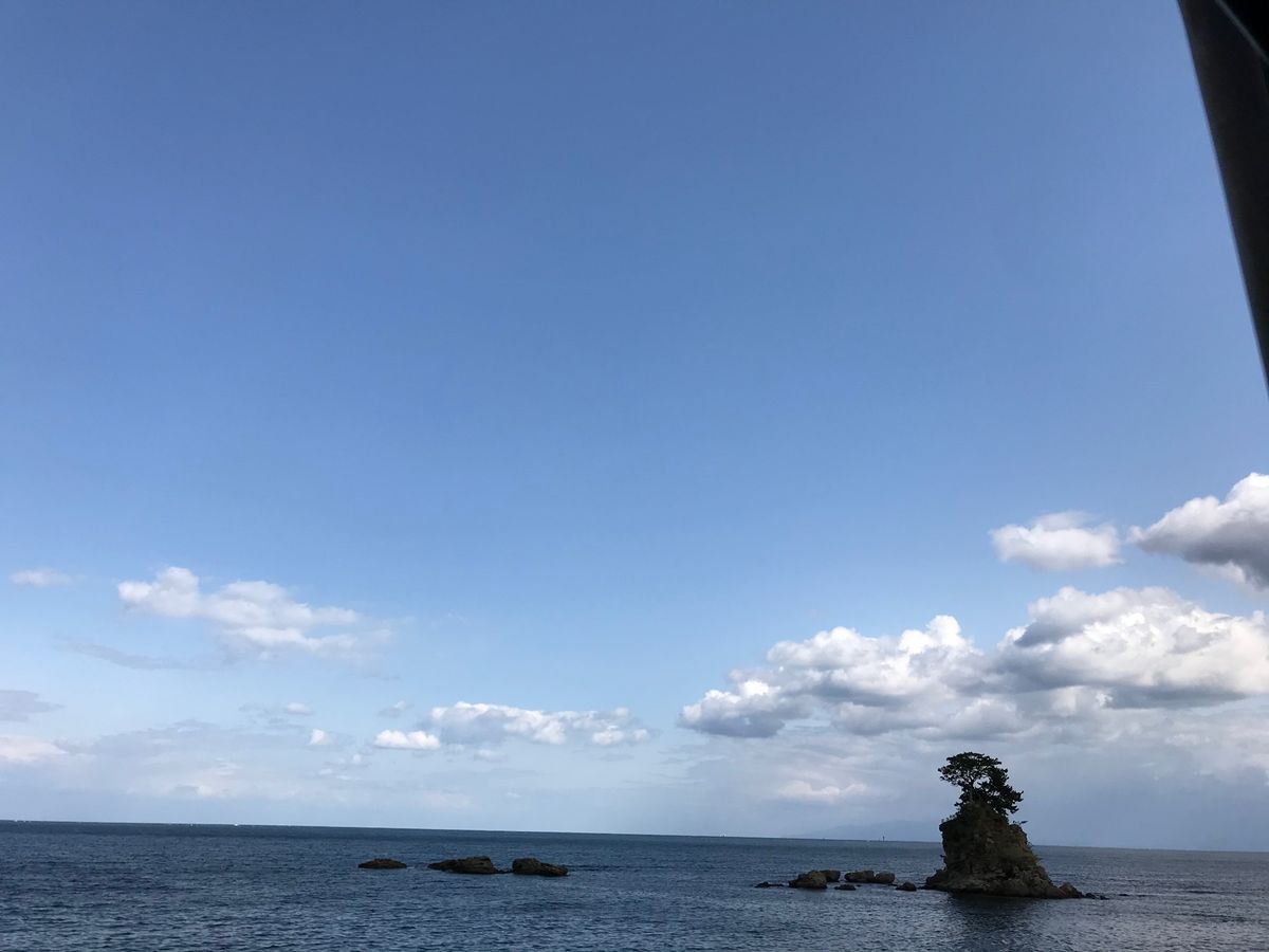 雨晴海岸(JR氷見線より)