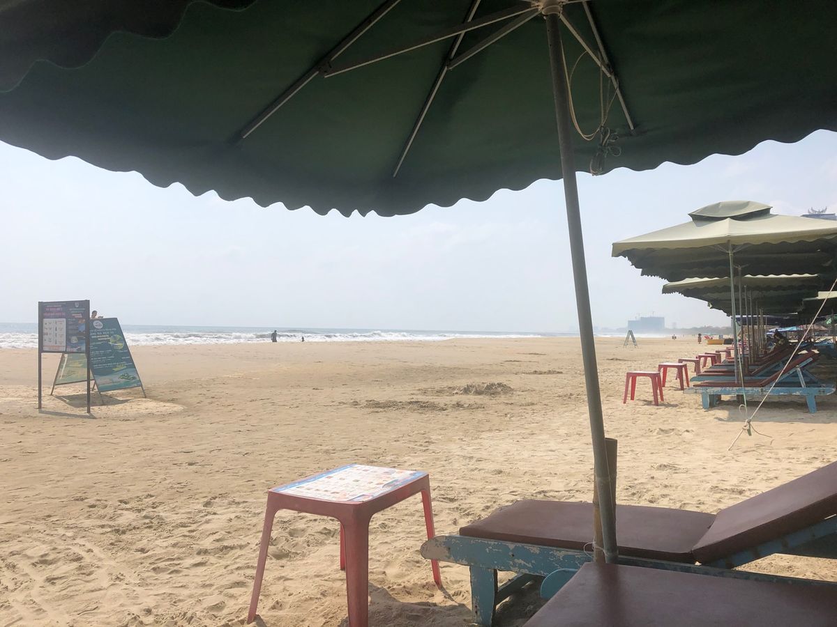 Da Nang
朝イチでビーチへ行き、
空港でお昼を食べてHanoiへ✈️