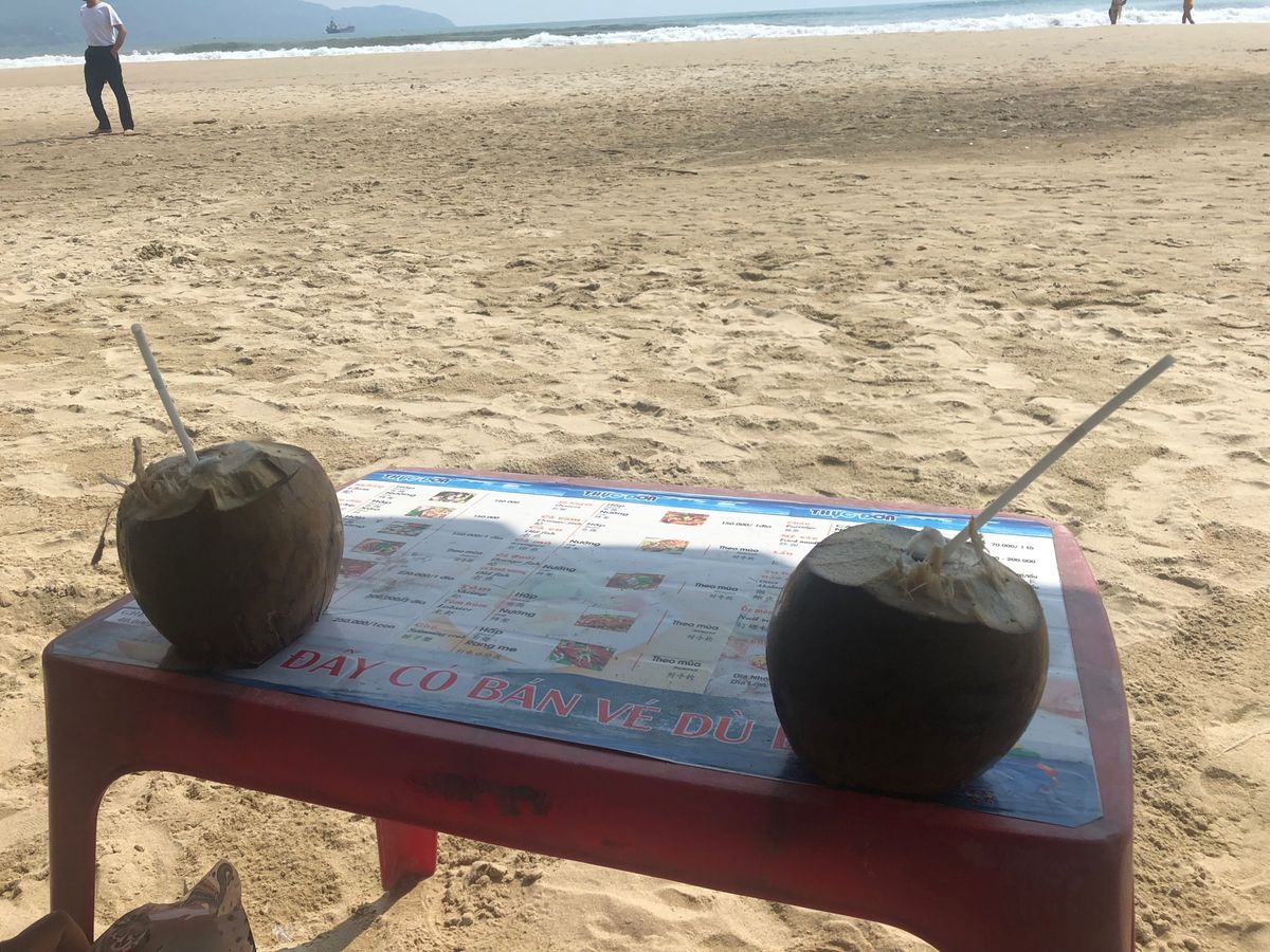 Da Nang
朝イチでビーチへ行き、
空港でお昼を食べてHanoiへ✈️