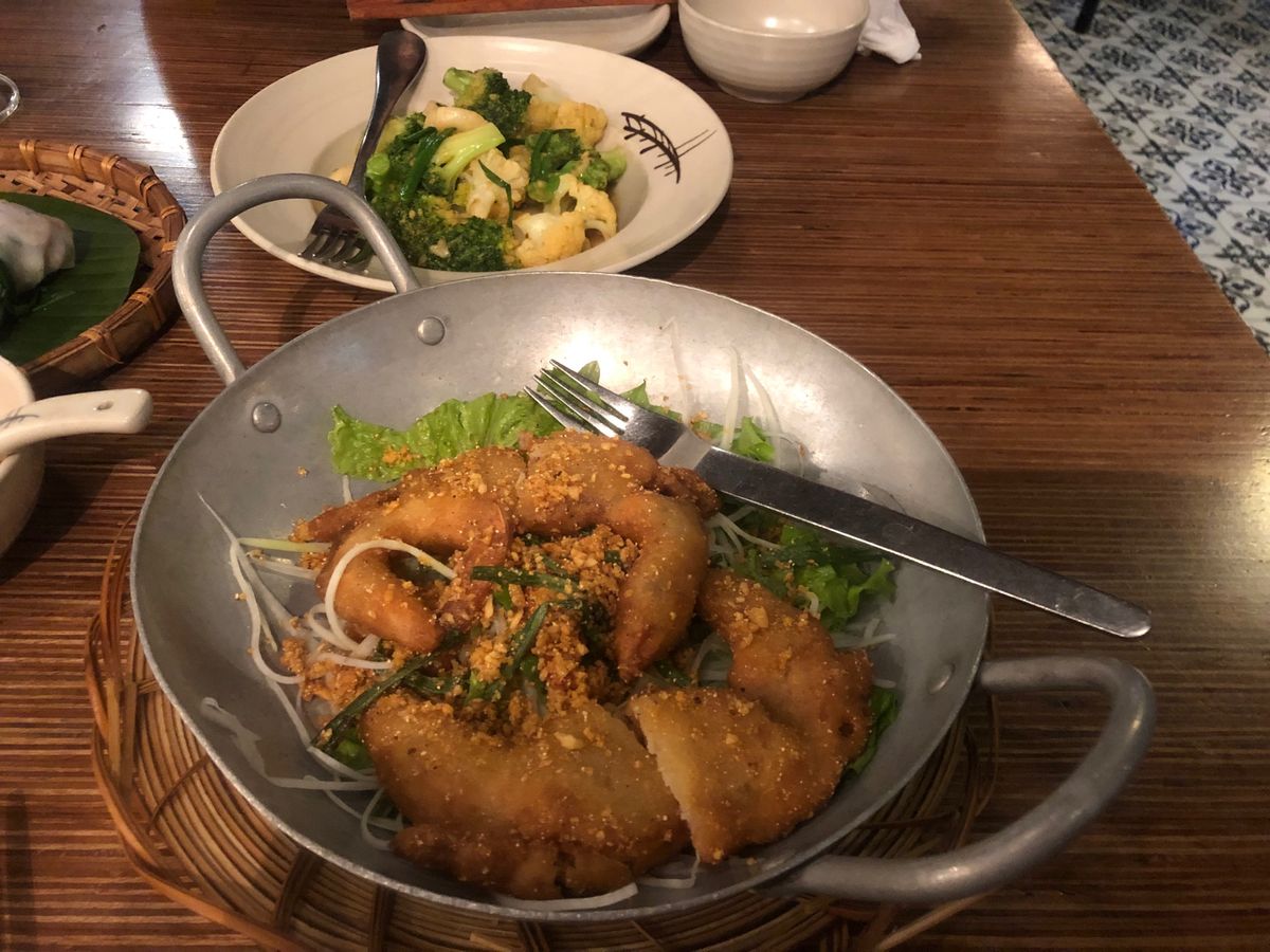 Cau Go🍴(Hanoi🇻🇳)
ホアンキエム湖を見下ろせるちょっと高級な...