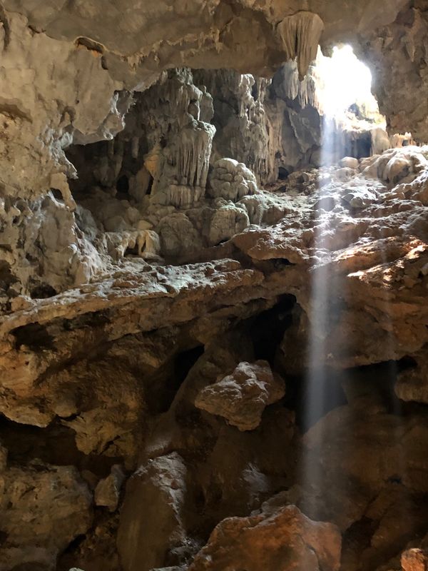 ベトナム・ハノイ「Vietnam, Hoi An, Da Nang, Hanoi」の写真：ティエン・クン鍾乳洞(ハロン湾ツアー🇻🇳)