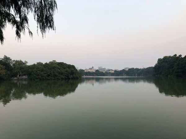 ベトナム・ハノイ「Vietnam, Hoi An, Da Nang, Hanoi」の写真：ホアンキエム湖(Hanoi🇻🇳)