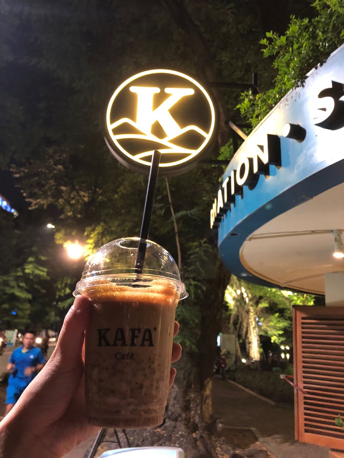 ハノイ 大教会と
近くのコーヒーショップ☕️
