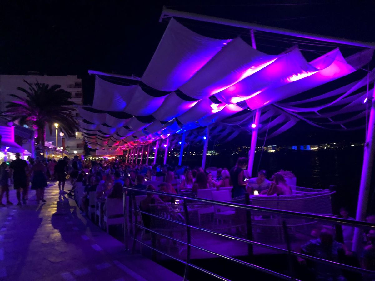 Ibizaの夕日🌇
気付いたら日の入り10分前とかになっており、スポットま...