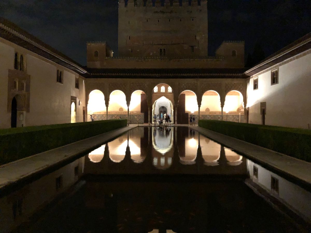 Alhambra palace(Granada🇪🇸)
ナスル朝宮殿は夜チケ...