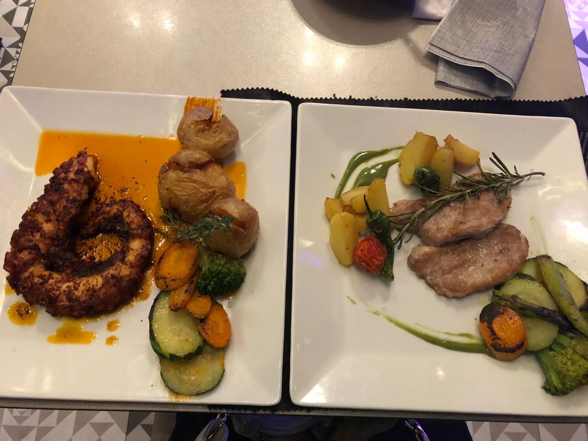 PINOT NOIR🍴(Granada🇪🇸)
かなり遅めの夕食に0:00前...