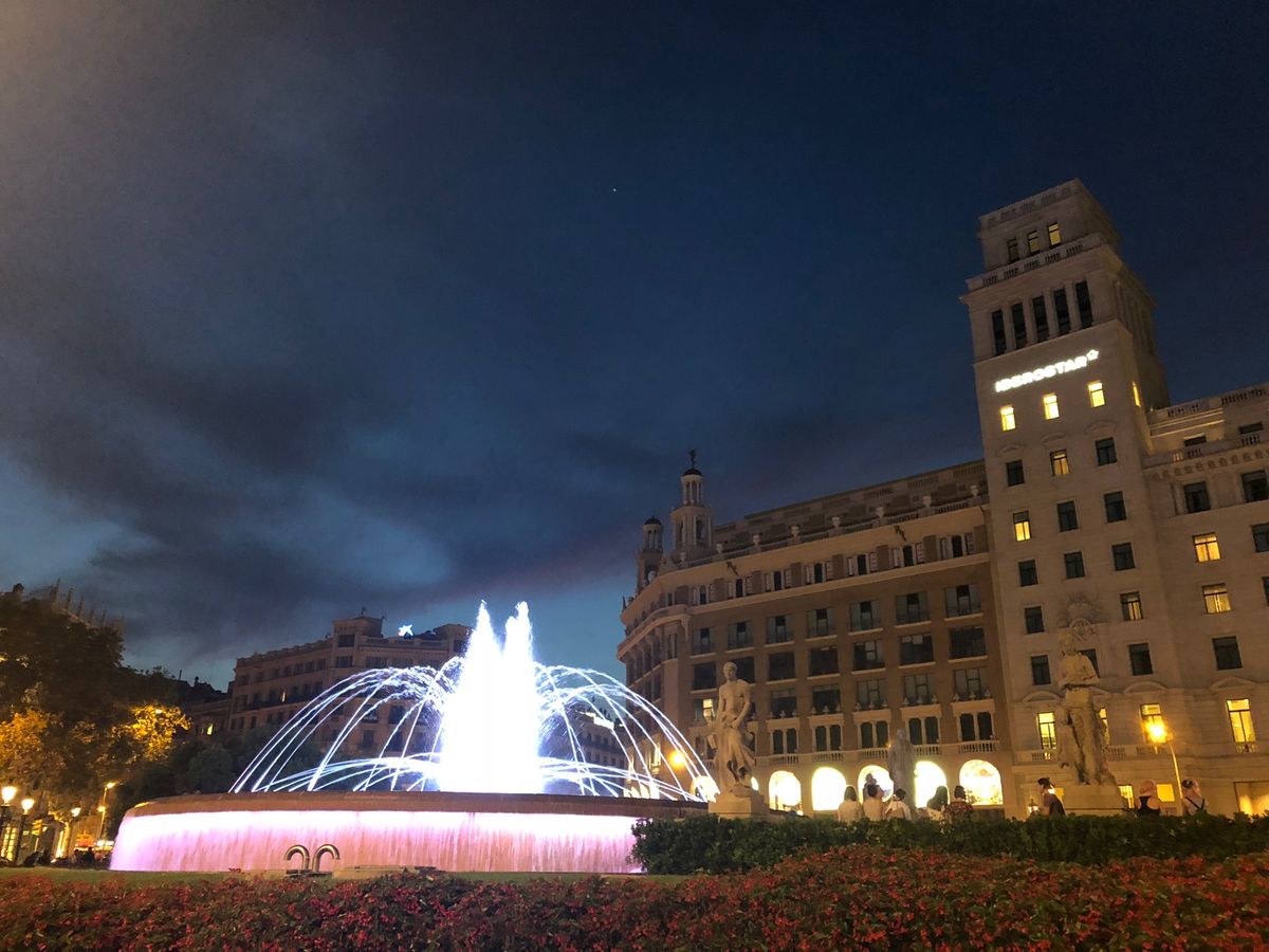 Casa Batllóへ行き
Catalunya広場で友人と待ち合わせ。