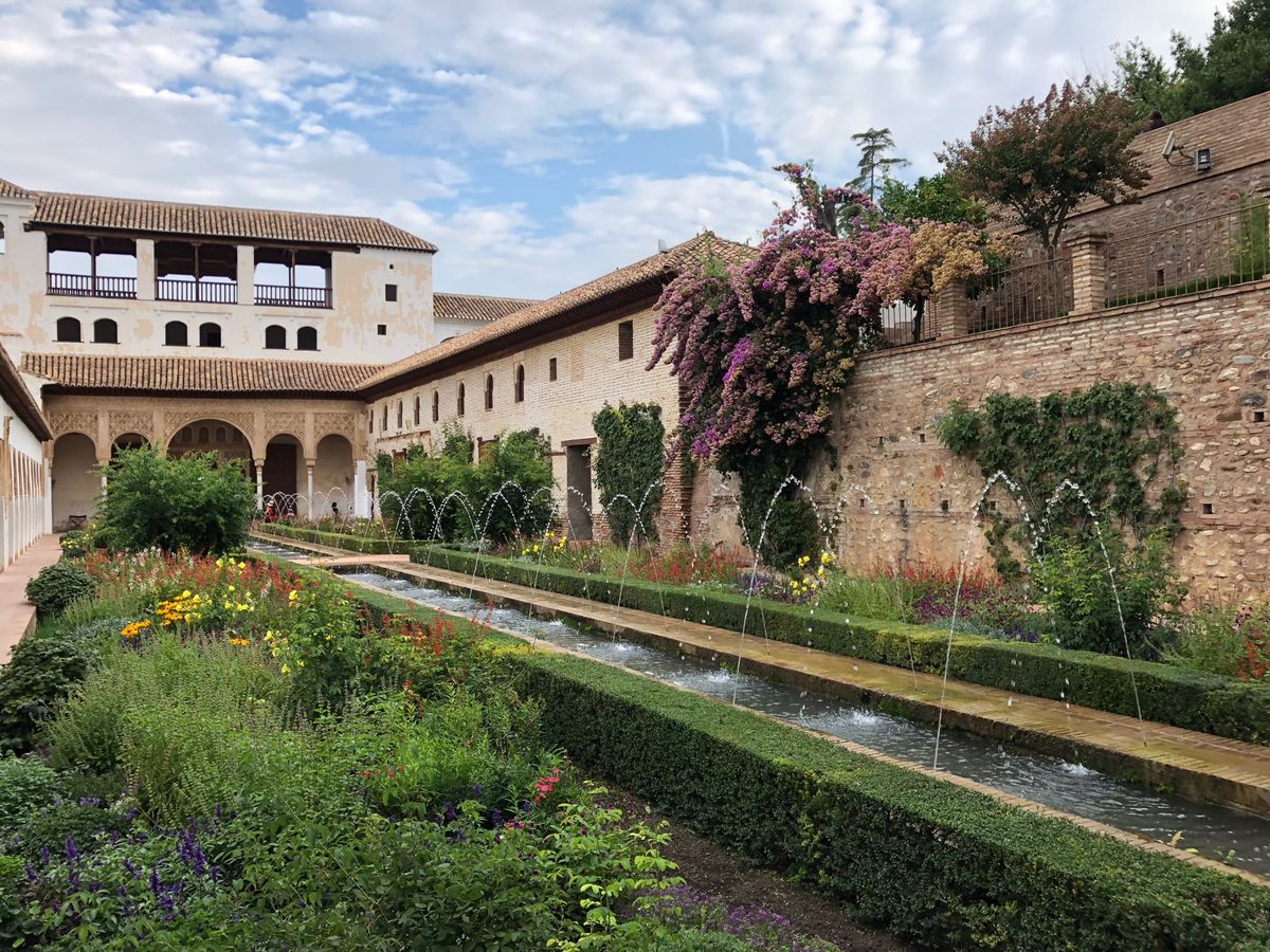 Alhambra palace(Granada🇪🇸)
朝からヘネラリフェ(...