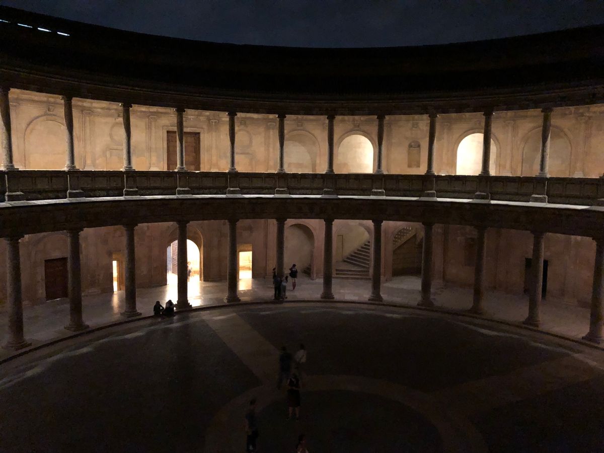 Alhambra palace(Granada🇪🇸)
ナスル朝宮殿は夜チケ...