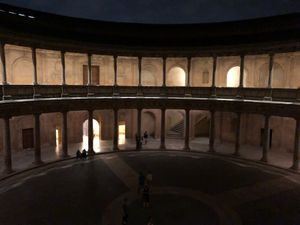 Alhambra palace(Granada🇪🇸)
ナスル朝宮殿は夜チケ...
