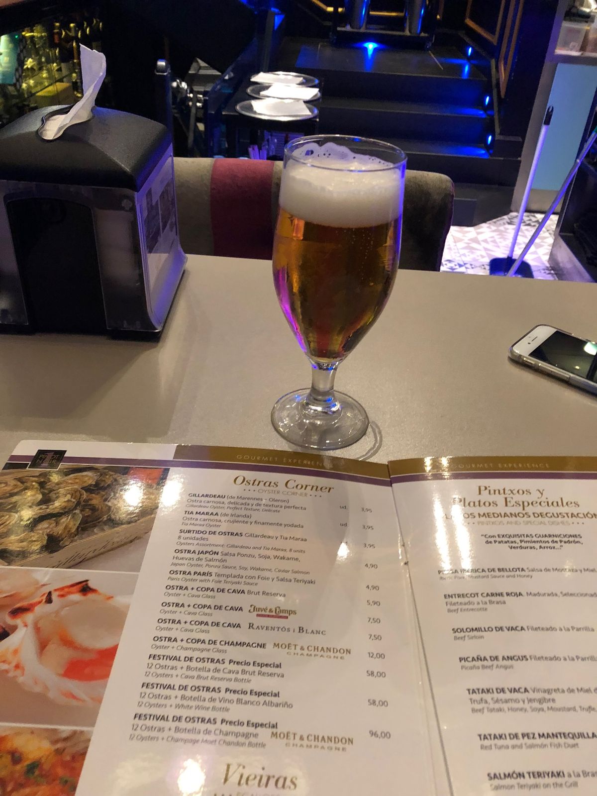 PINOT NOIR🍴(Granada🇪🇸)
かなり遅めの夕食に0:00前...