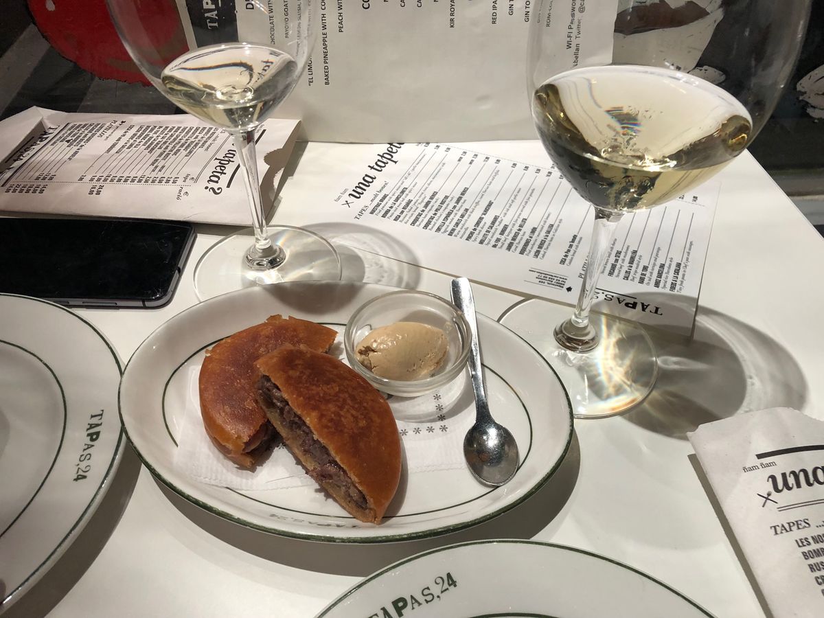 友人と合流しTAPAS24へ🍷
人気店だからか、結構並んでた。
お互いいつ...