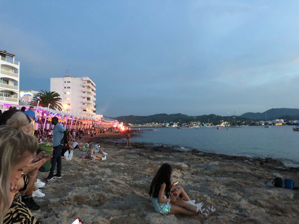 Ibizaの夕日🌇
気付いたら日の入り10分前とかになっており、スポットま...