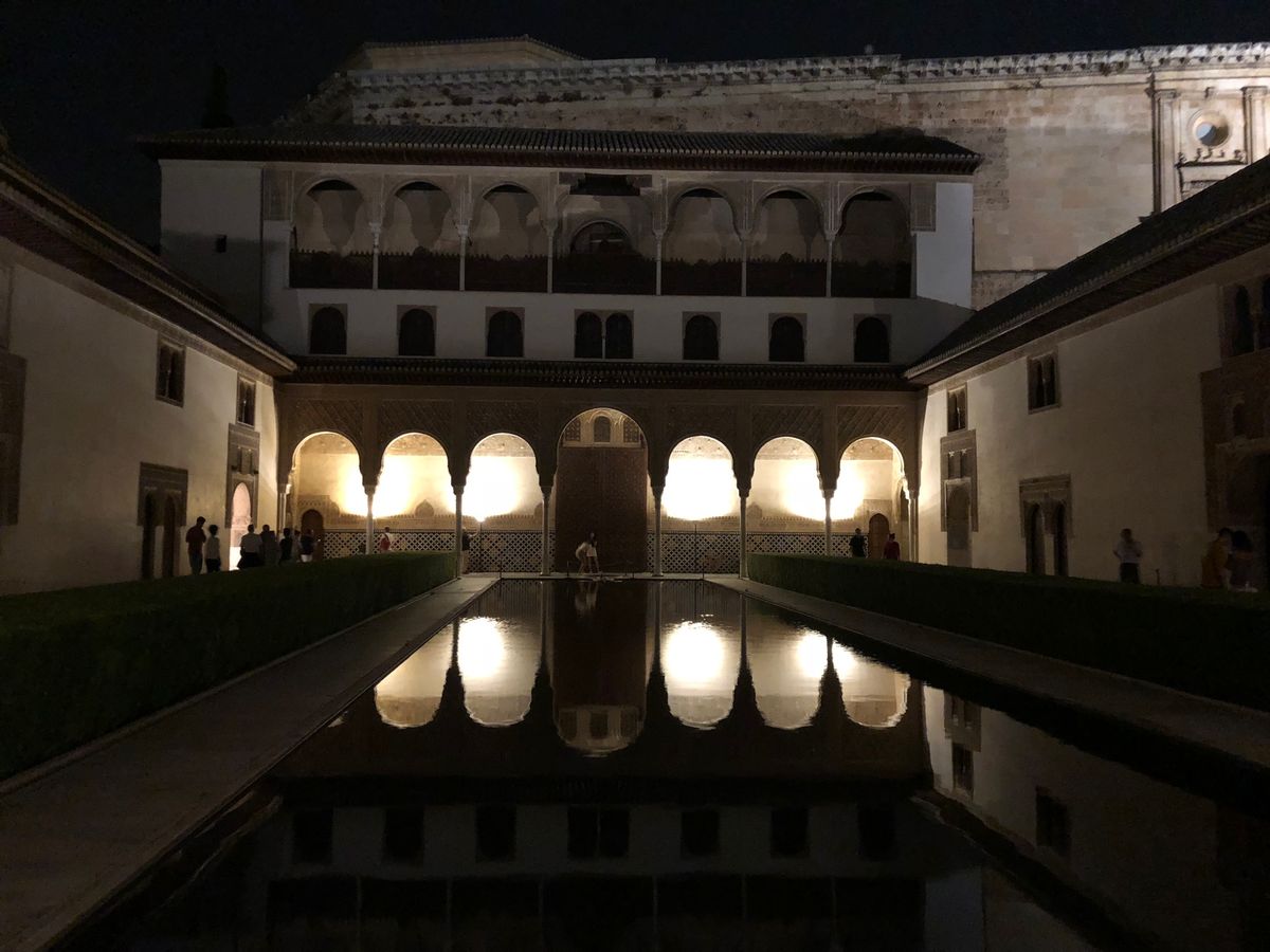 Alhambra palace(Granada🇪🇸)
ナスル朝宮殿は夜チケ...