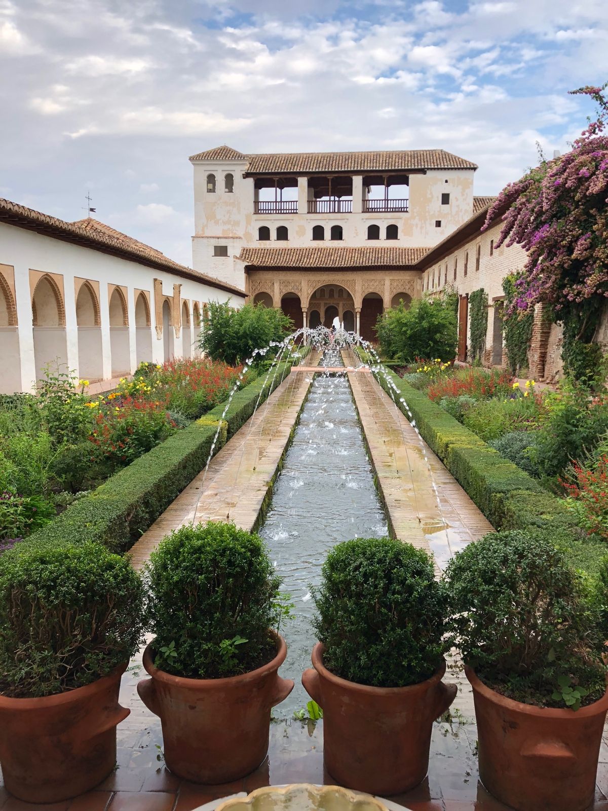 Alhambra palace(Granada🇪🇸)
朝からヘネラリフェ(...