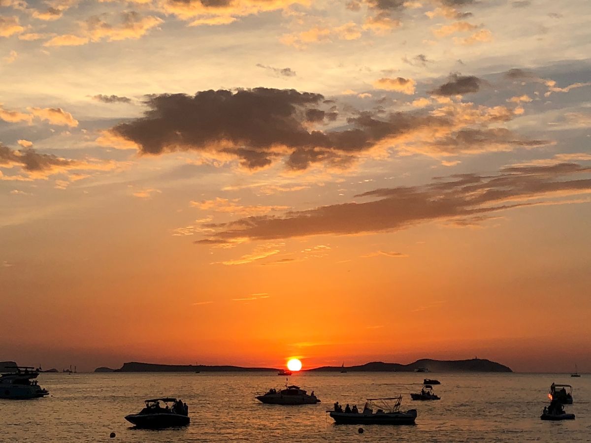 Ibizaの夕日🌇
気付いたら日の入り10分前とかになっており、スポットま...