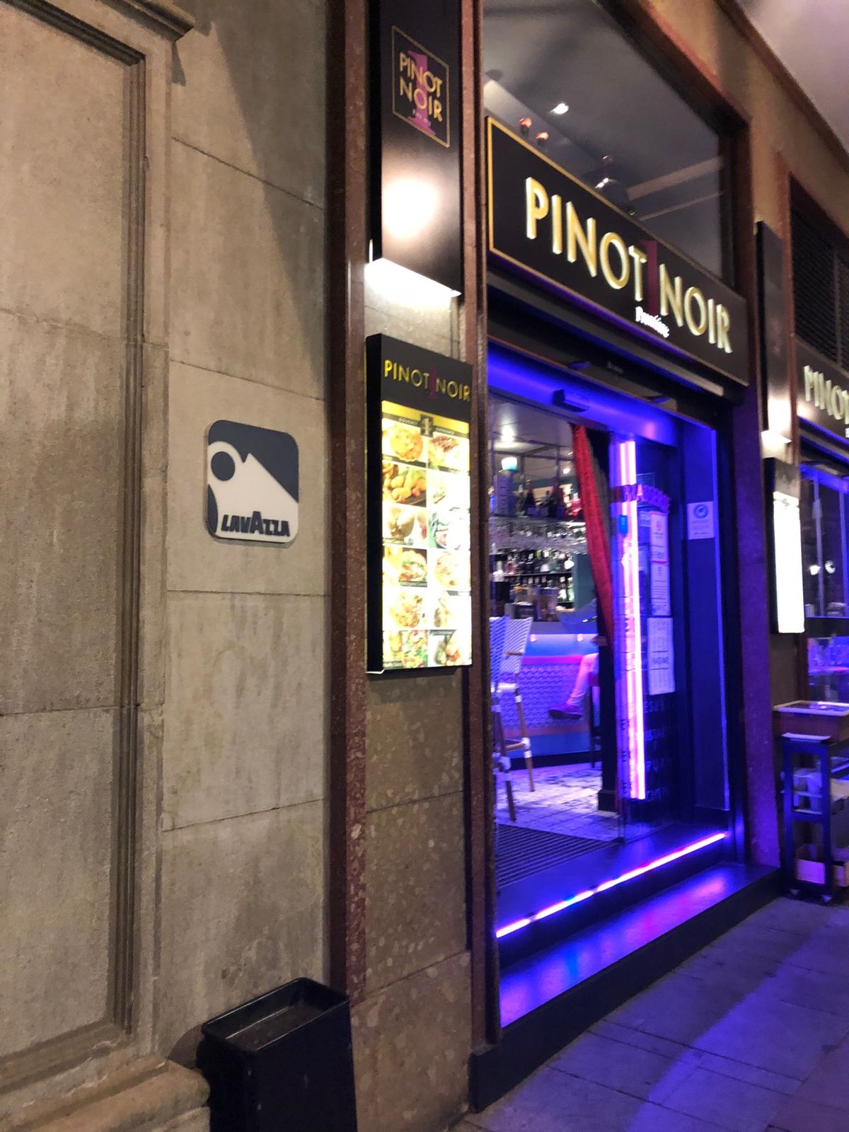 PINOT NOIR🍴(Granada🇪🇸)
かなり遅めの夕食に0:00前...