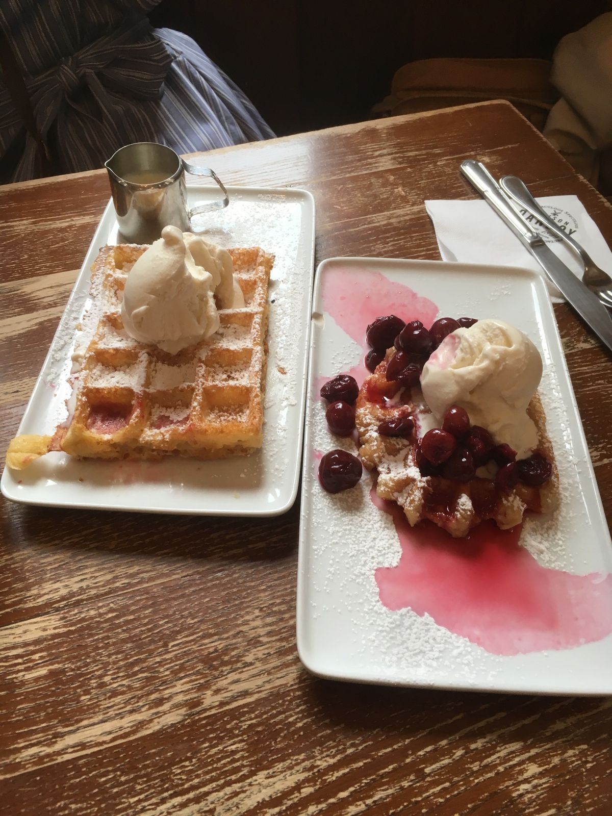 Dandoy🍴
有名なワッフル屋さん。
Liège風とBrussels風の...