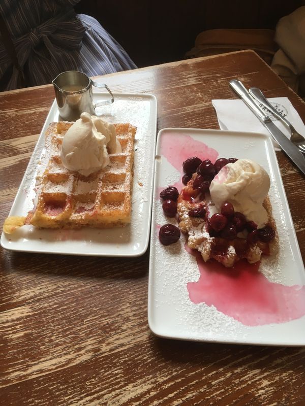 ベルギー・ブリュッセル「Belgium, soccer(Japan vs Ukraine)」の写真：Dandoy🍴
有名なワッフル屋さん。
...