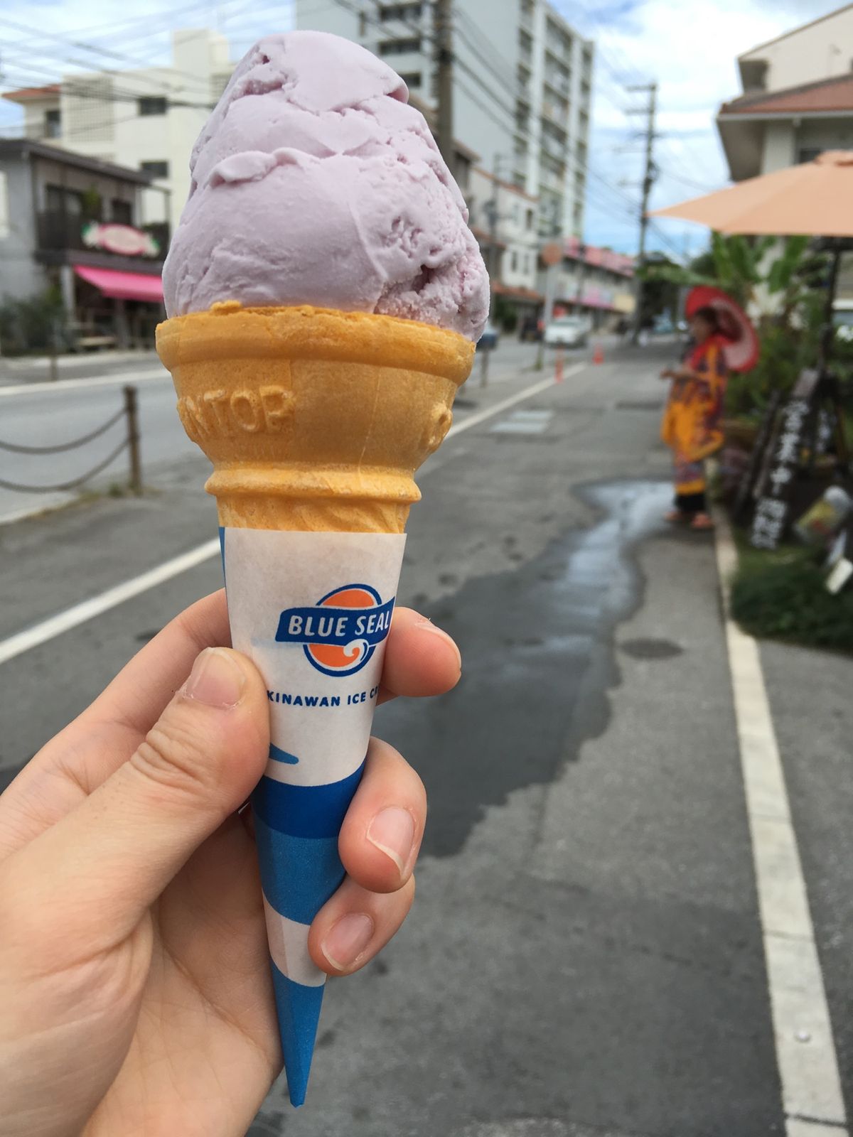 琉球ぱおず
bluesealアイス
街中のオシャレなお店