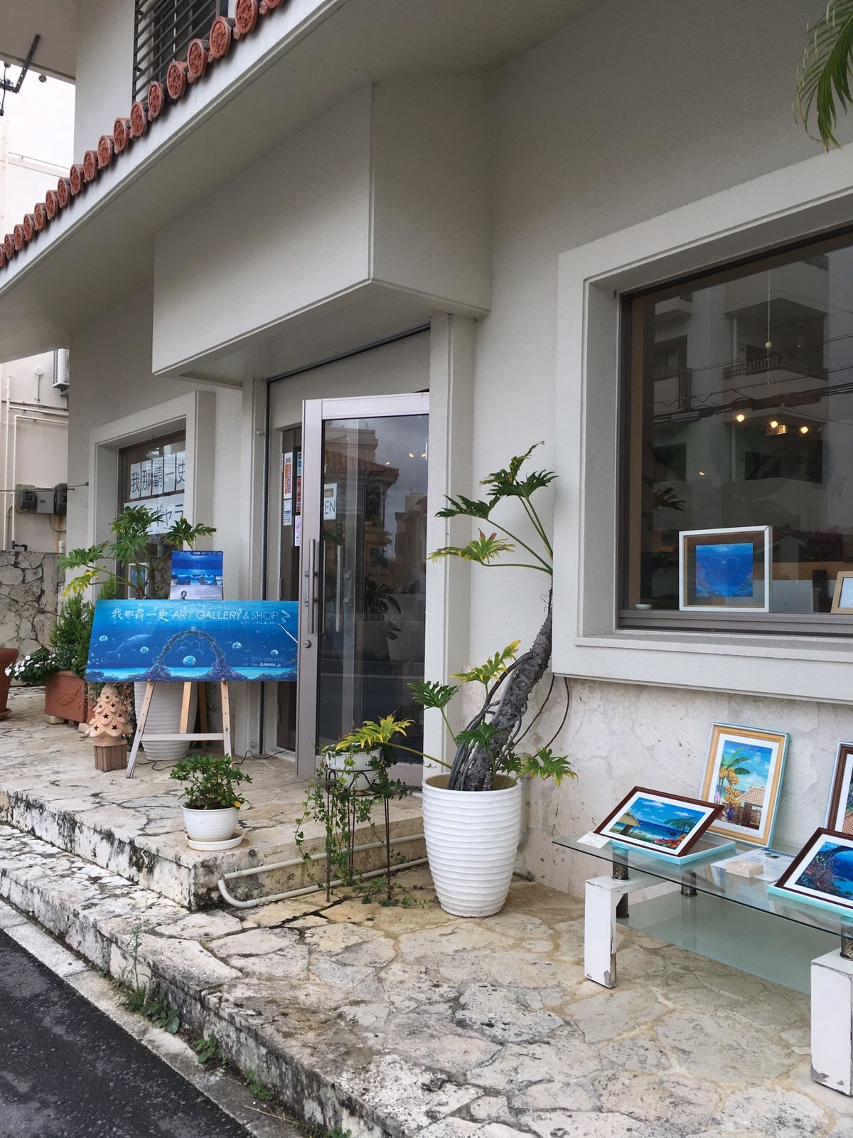 琉球ぱおず
bluesealアイス
街中のオシャレなお店