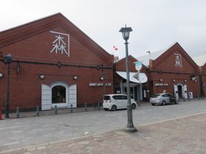 【７月１４日(日) 北海道・函館】
朝市のきくよ食堂さんで巴丼をいただく
...