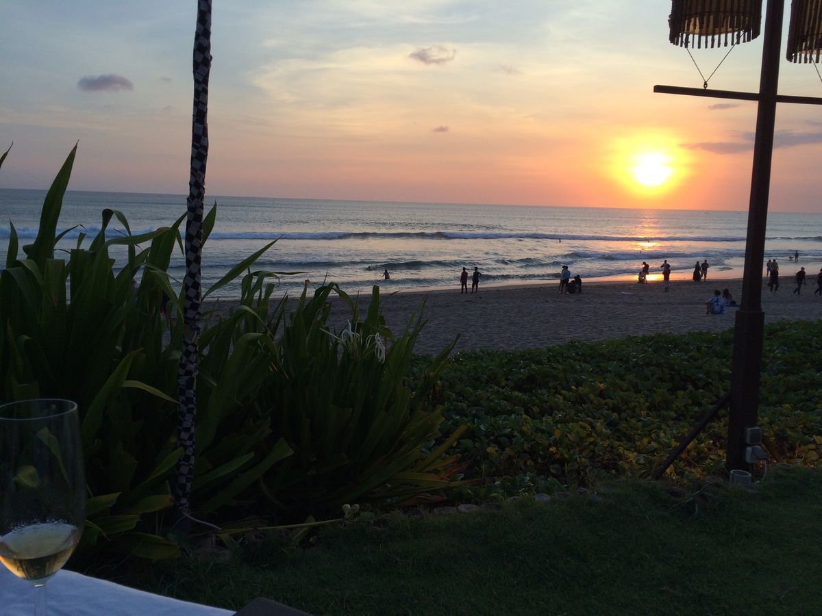 サンセットを見ながらの夕食。
ビールはビンタン。