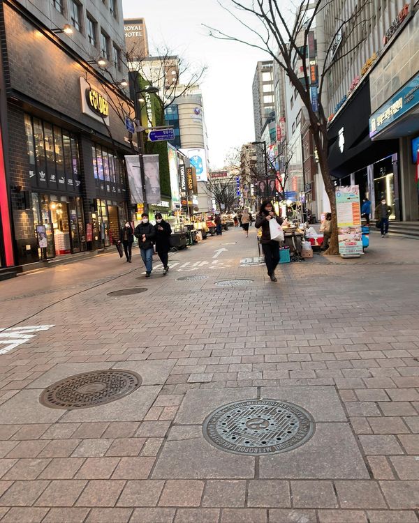 大韓民国 (韓国)・ソウル「『웃는 남자』 in 韓国」の写真：★1日目
コロナ禍で、人が少ない明洞。
...