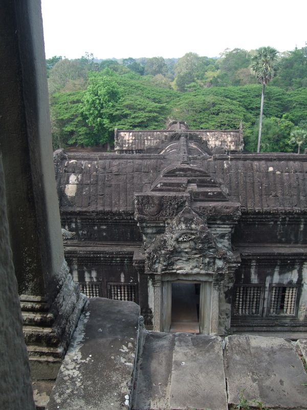 カンボジア・シエムリアップ「カンボジア　アンコール遺跡」の写真：アンコール・ワット
第三回廊まで登った