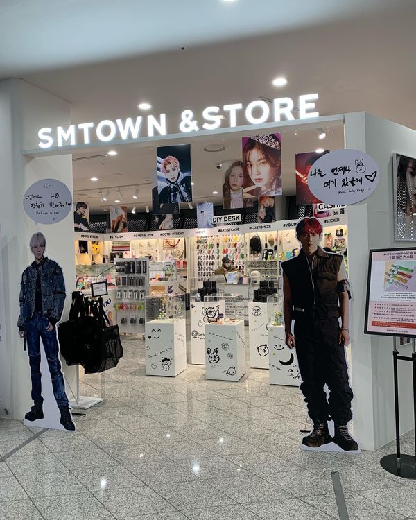 大韓民国 (韓国)・ソウル「『웃는 남자』 in 韓国」の写真：📍SMTOWN&amp;STORE（DDP）