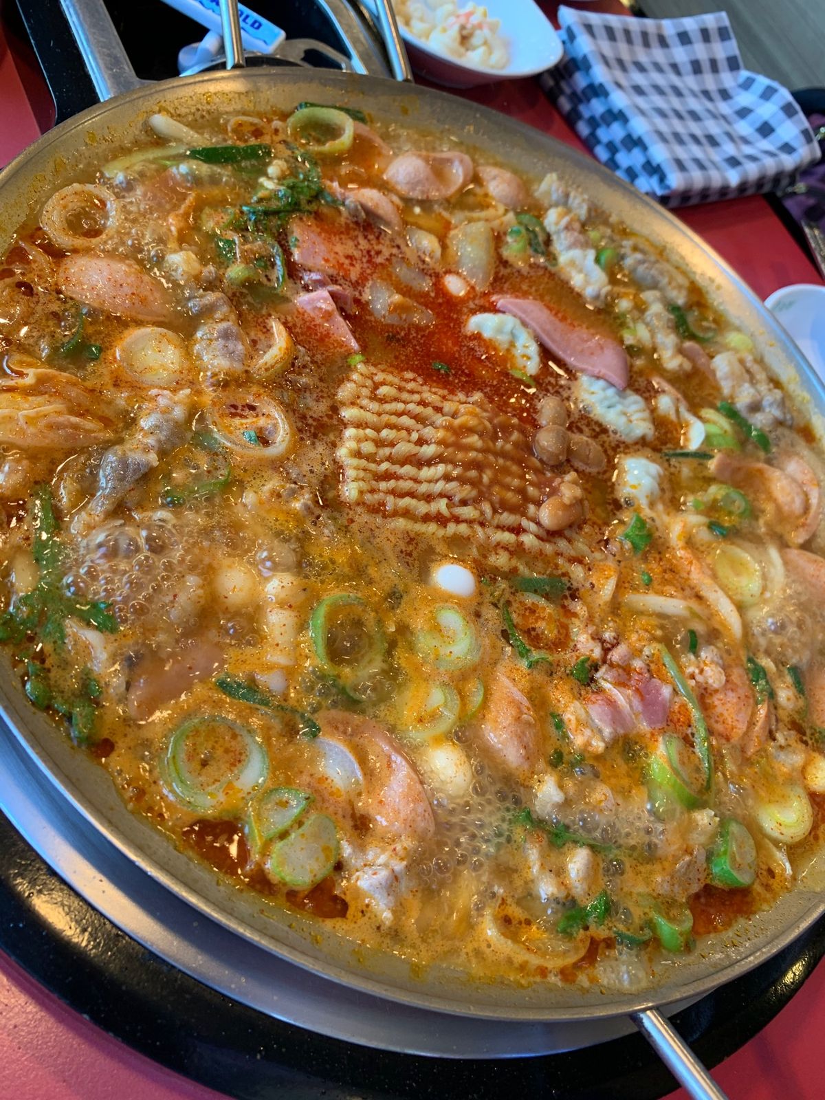 ★2日目

モーニングプデセット🤣

📍ノルブプデチゲ＆チョルパングイ 