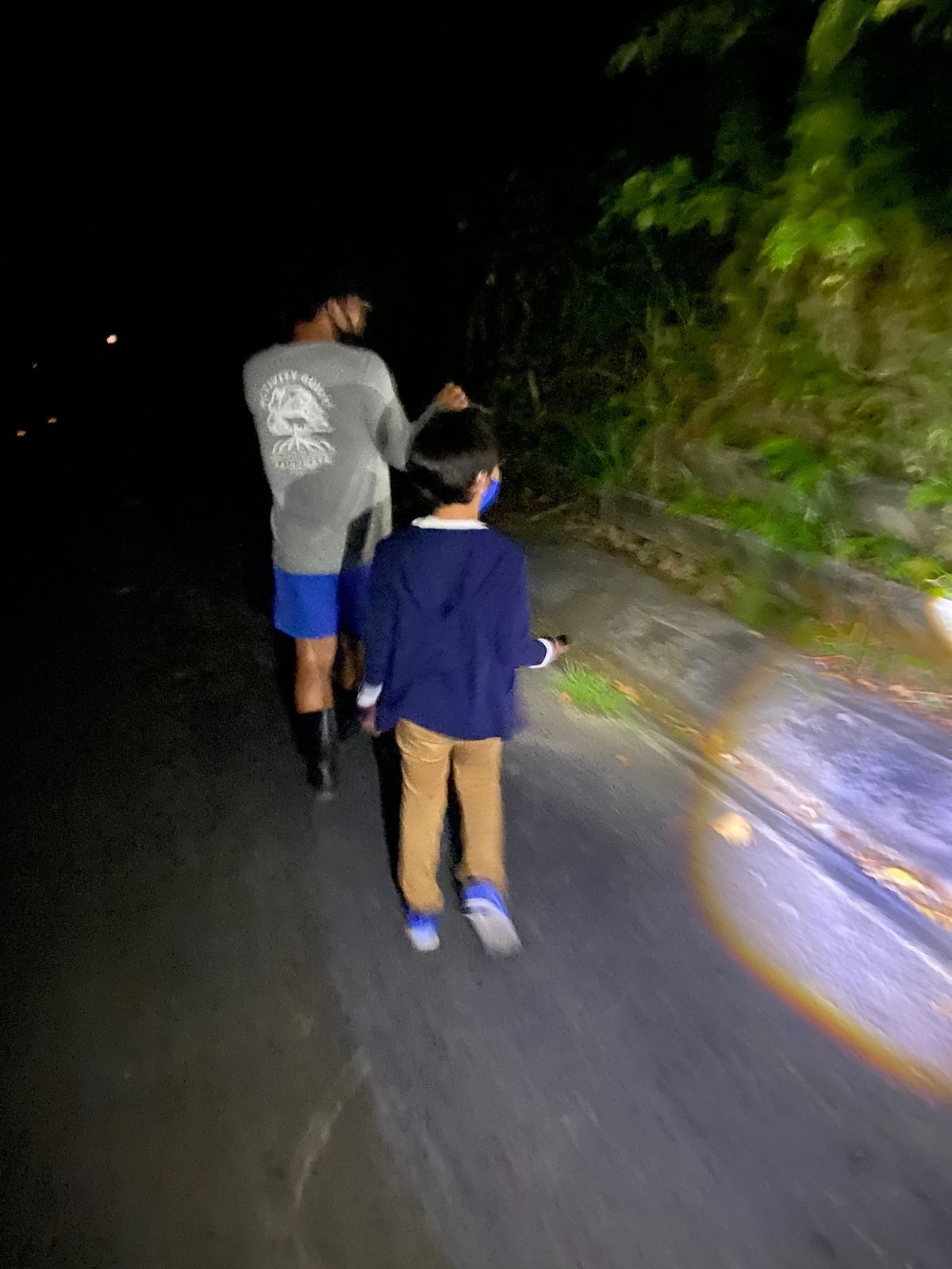 3日目
🌙ナイトツアーが楽しすぎて2回目
息子と一緒にガイドのお兄さんにお...