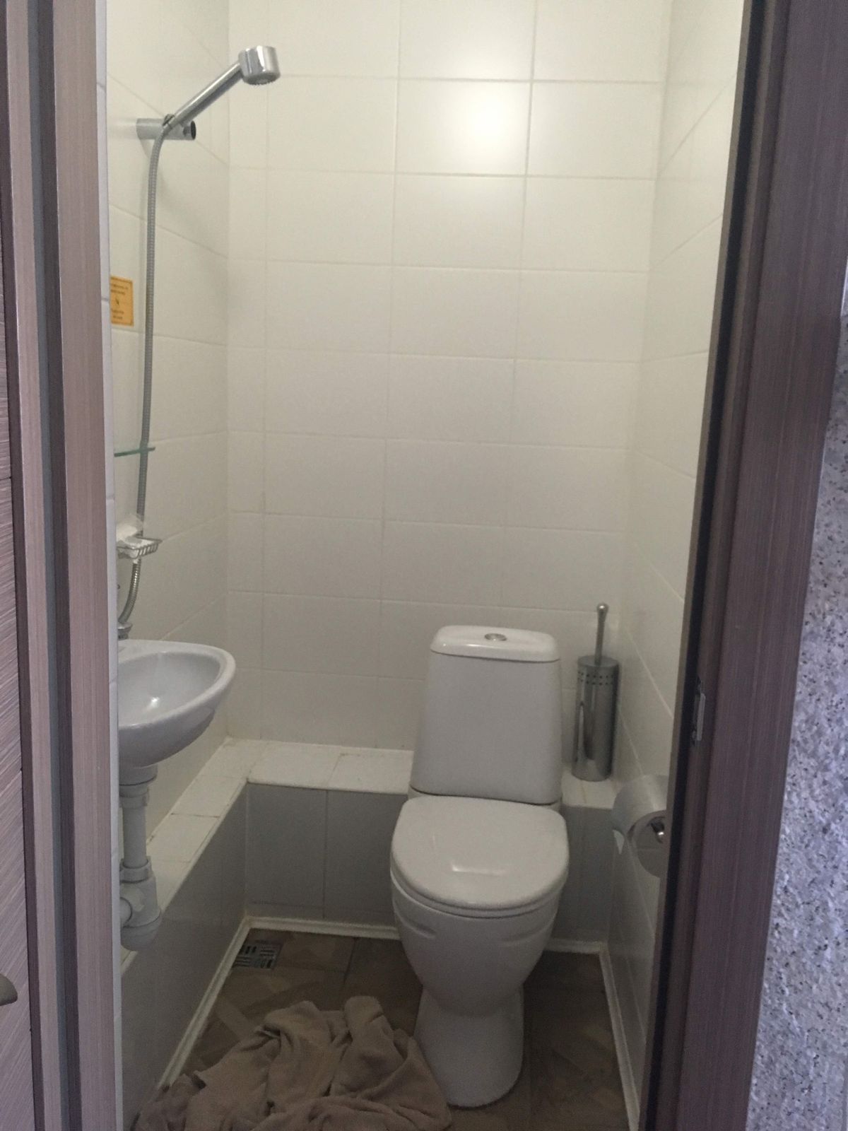 イルクーツク のホテル
お風呂がトイレ！嘘だろ…😂
東南アジアについてるウ...