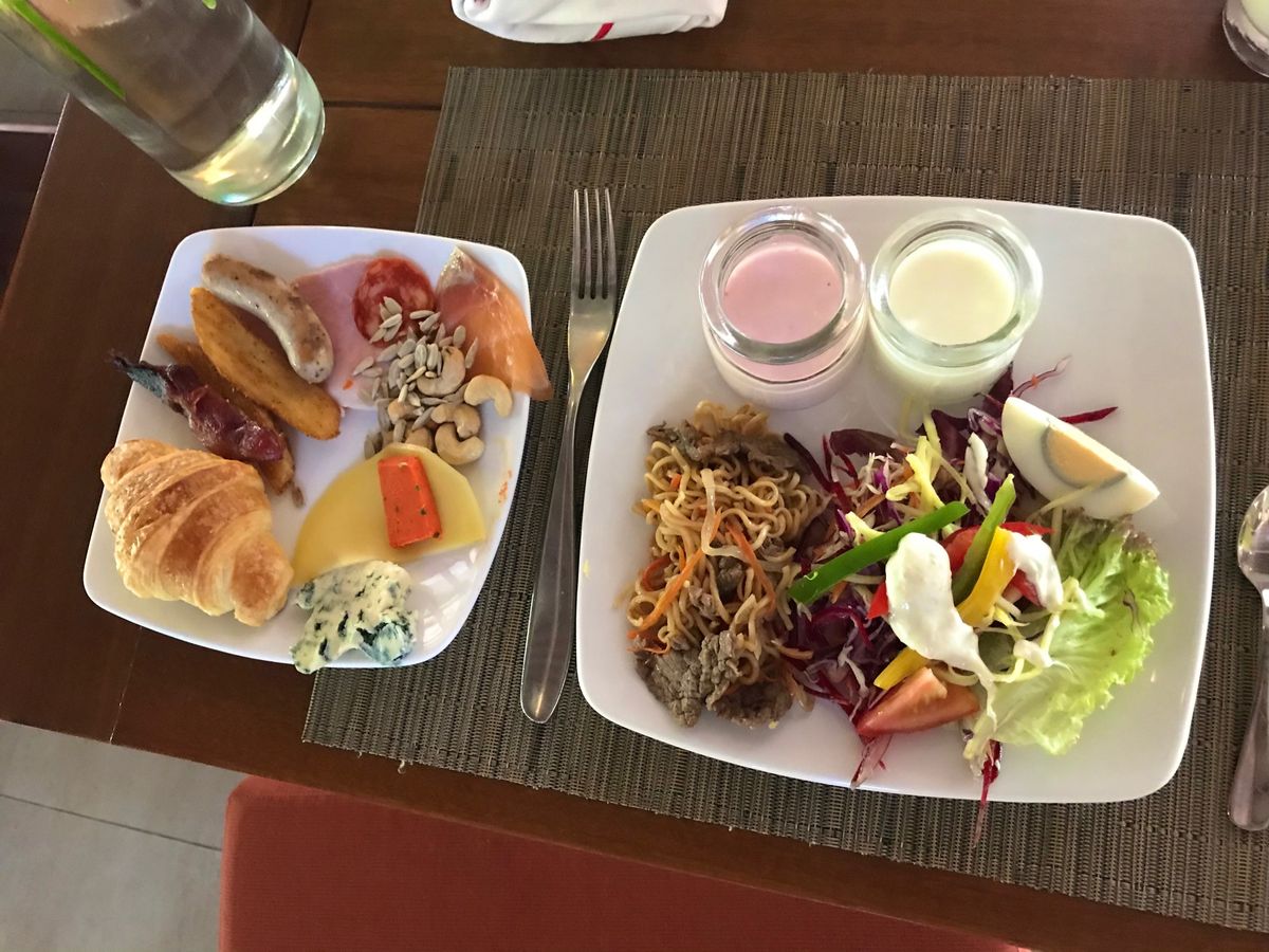フュージョンリゾートの朝ごはん
1日目は部屋で2日目はレストランで食べまし...