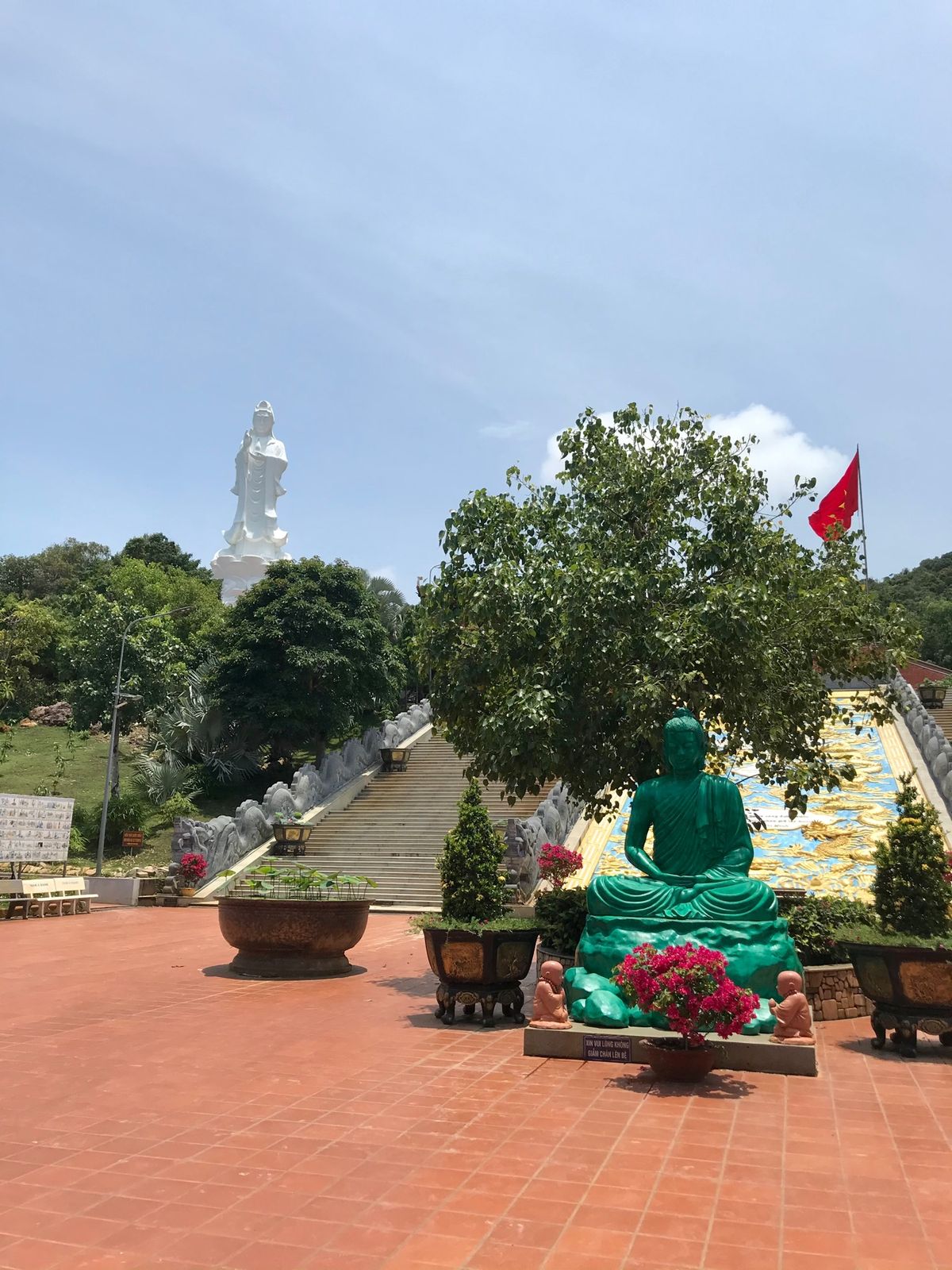 Trúc Lâm Hộ Quốc Zen Monastery
フーコックで...