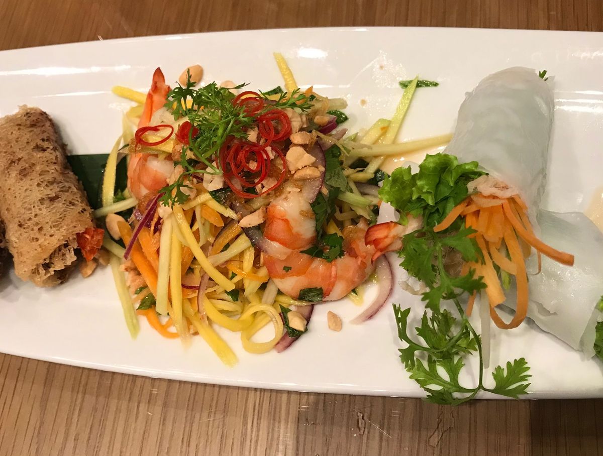 インターコンチネンタルフーコックのディナー
宿泊料金に込みの3品コースは、...