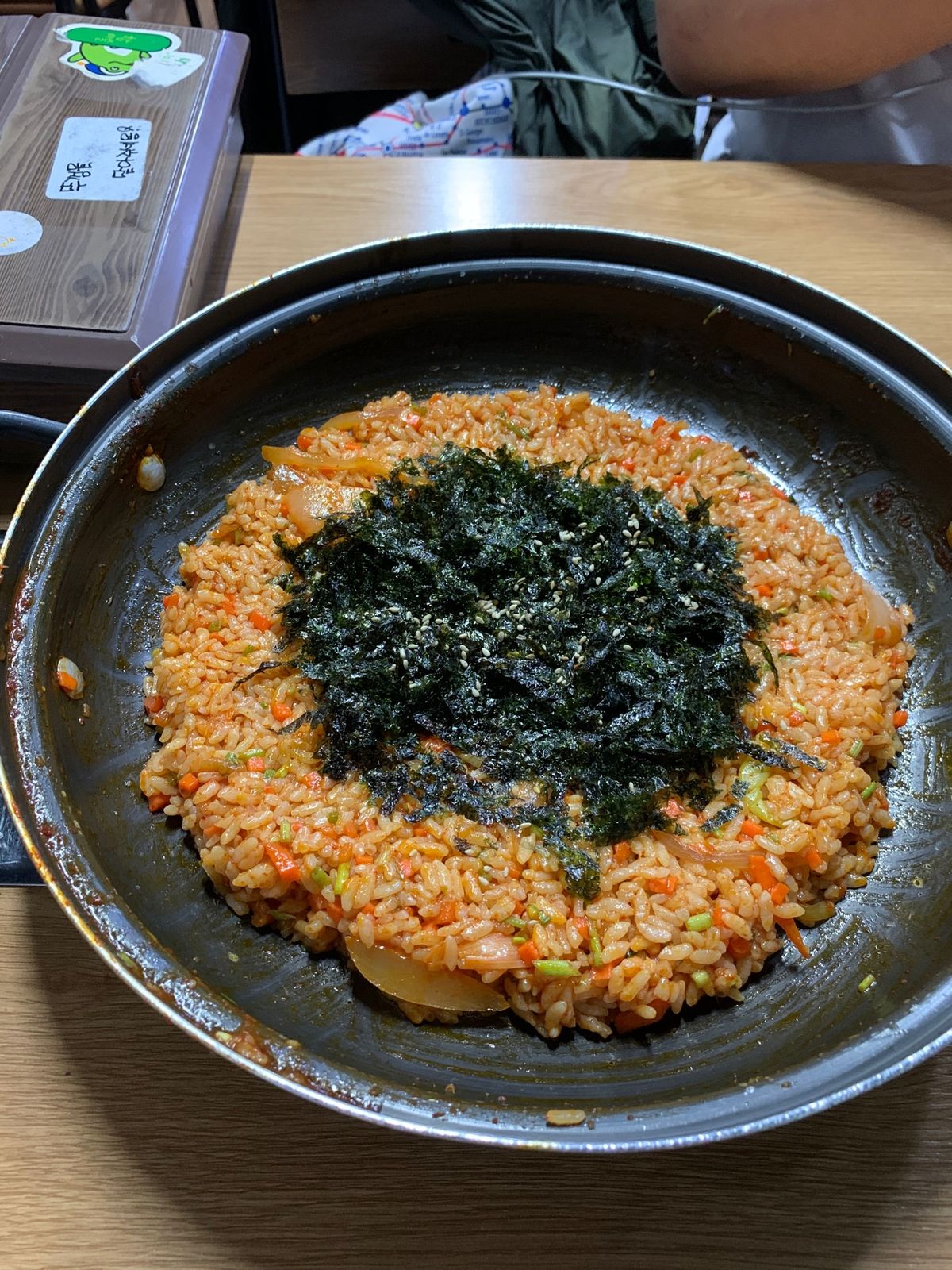 ★2日目

スジュの聖地で、ご飯は出遅れたので、何処に行っても混んでるだろ...
