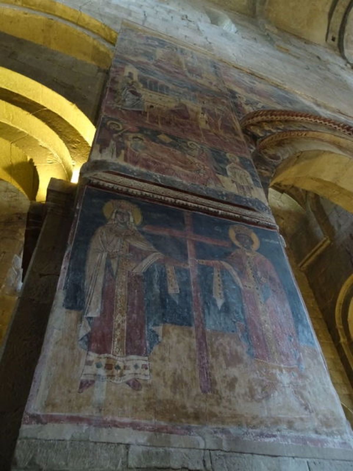 1枚目と2枚目はスヴェティ・ツホヴェリ大聖堂のフレスコ画、3枚目はジュヴァ...