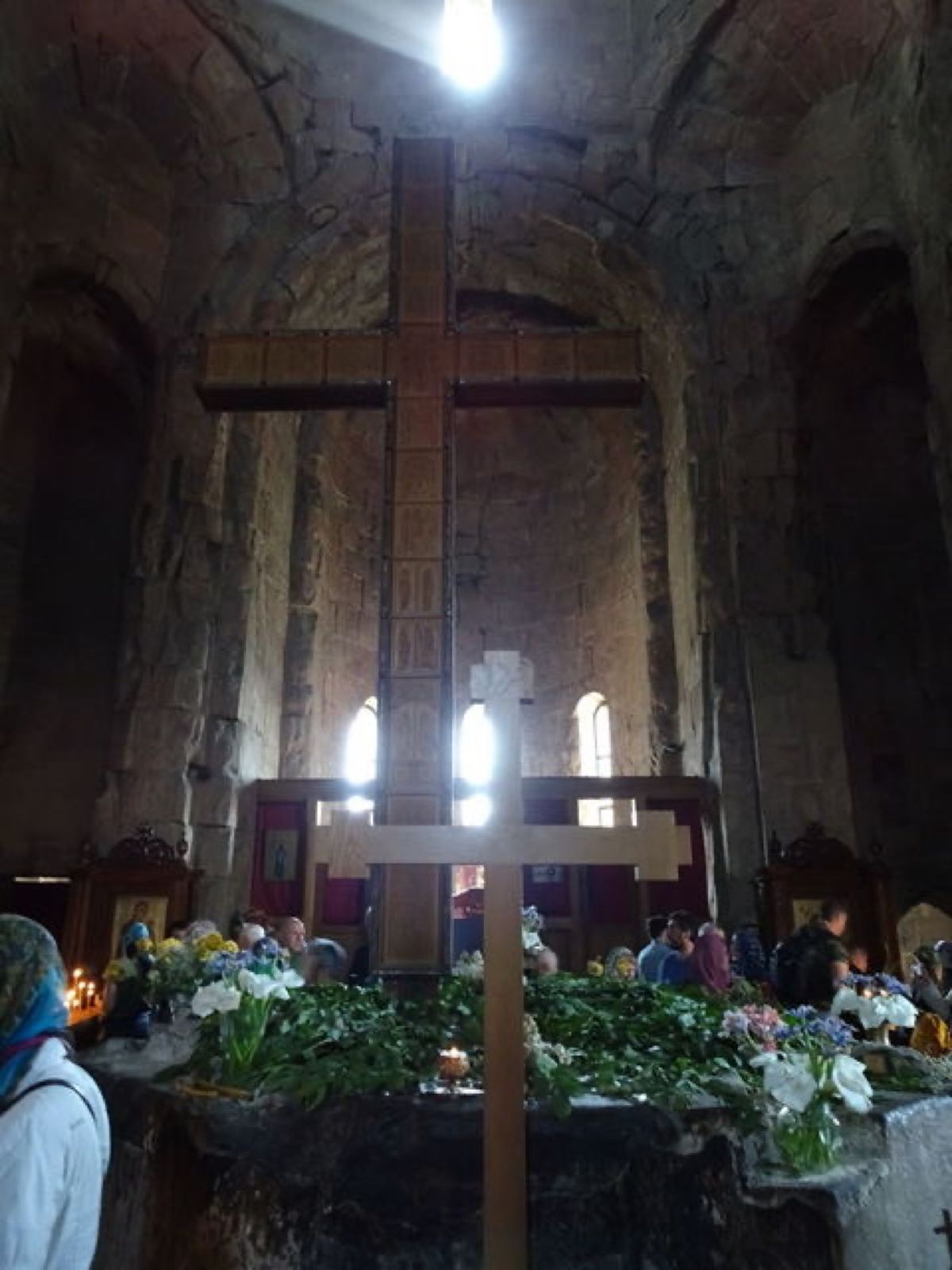 1枚目はスヴェティ・ツホヴェリ大聖堂、2枚目はスヴェティ・ツホヴェリ大聖堂...