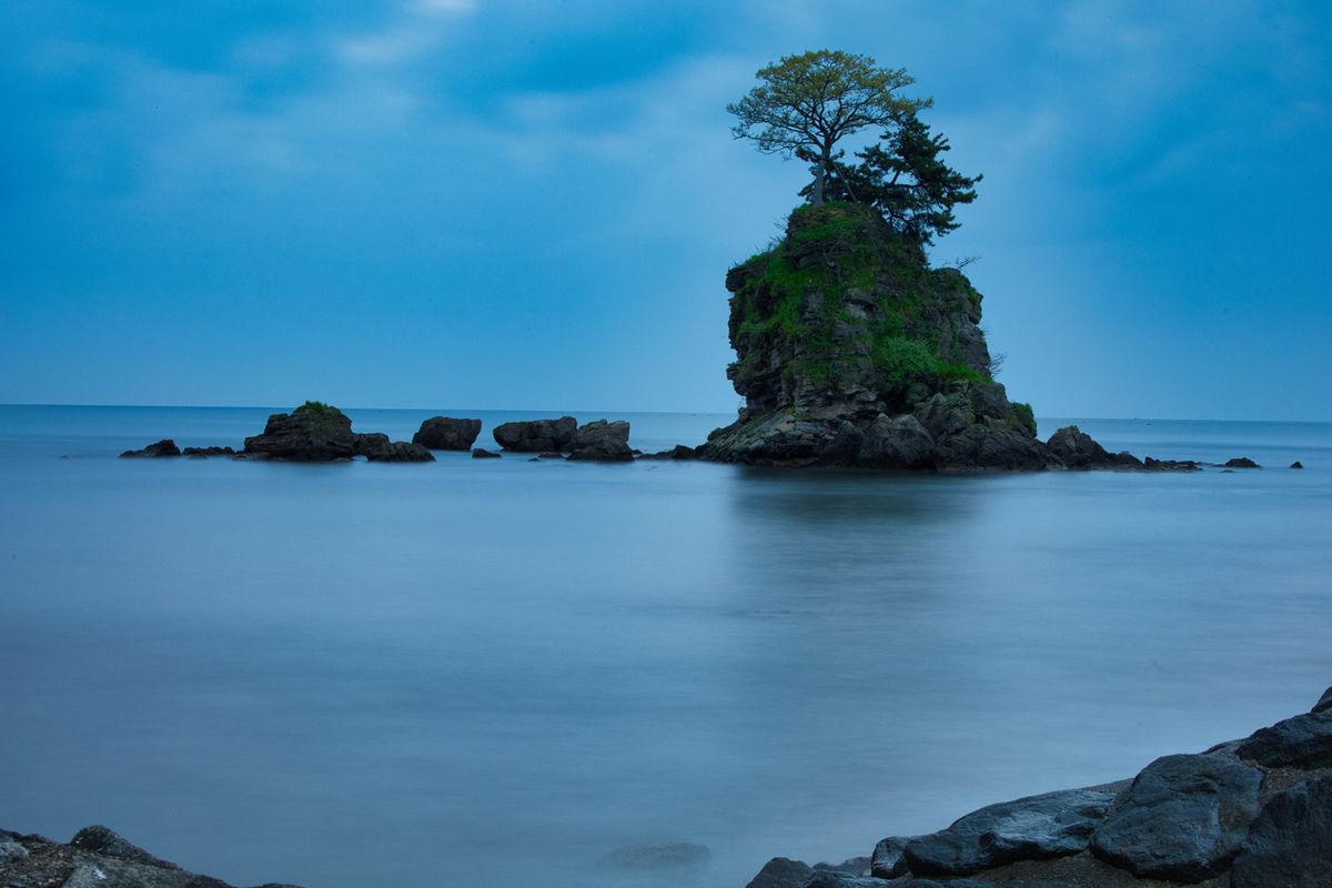 富山県氷見市の氷見丼と有名な写真スポット女岩