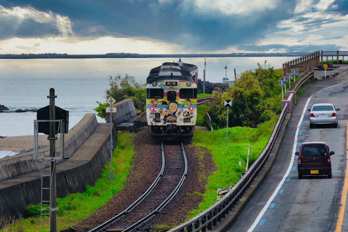 富山県氷見市を走るハットリくん電車